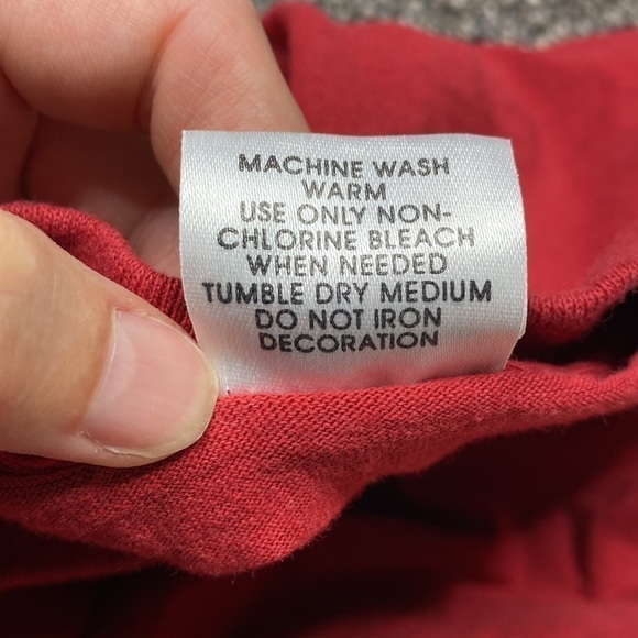 Vintage Desert Heat Yellowstone Red Crewneck Embroidered Tshirt Size XL - Picture 9 of 10